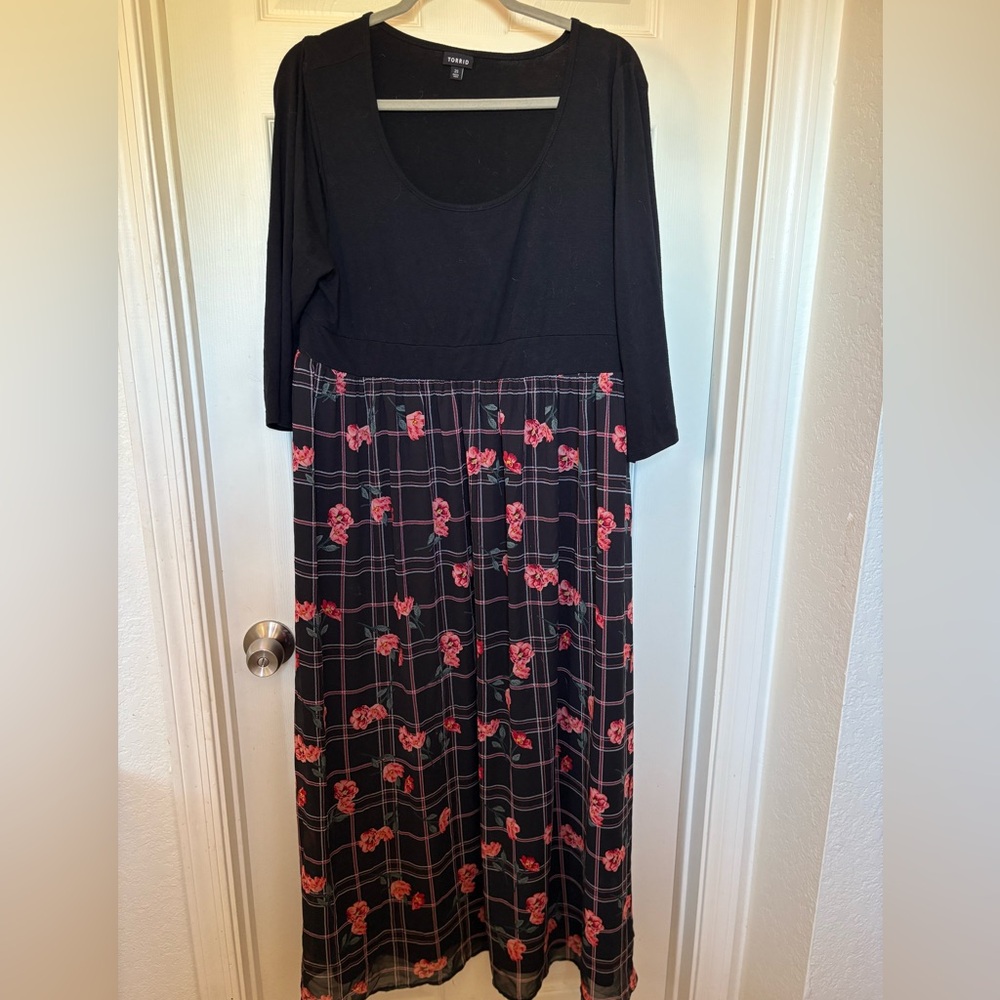 Torrid 2S 3/4 sleeve maxi dress with sheer floral/tartan over skirt